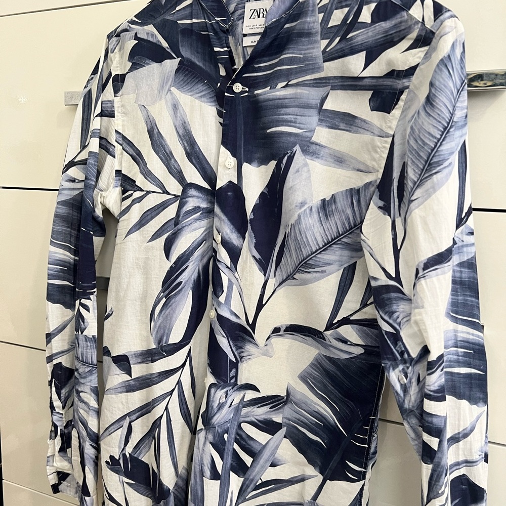 This is a beautiful shirt long sleeve. Linen fabric very light slim fit